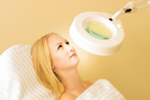 ニキビケア化粧品とセラミドサプリの併用で効果的なスキンケア法は？