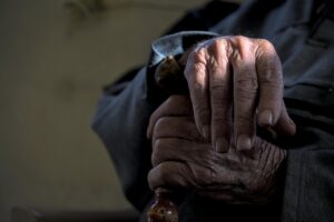 喫煙が乾燥肌と老化に与えるリスクとは？
