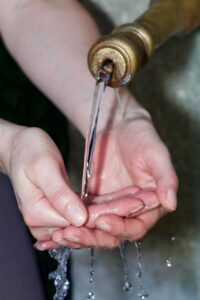 水を飲んでも乾燥する原因は何ですか？