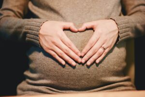 妊娠中の乾燥肌に効果的な成分は？避けるべき成分は何？
