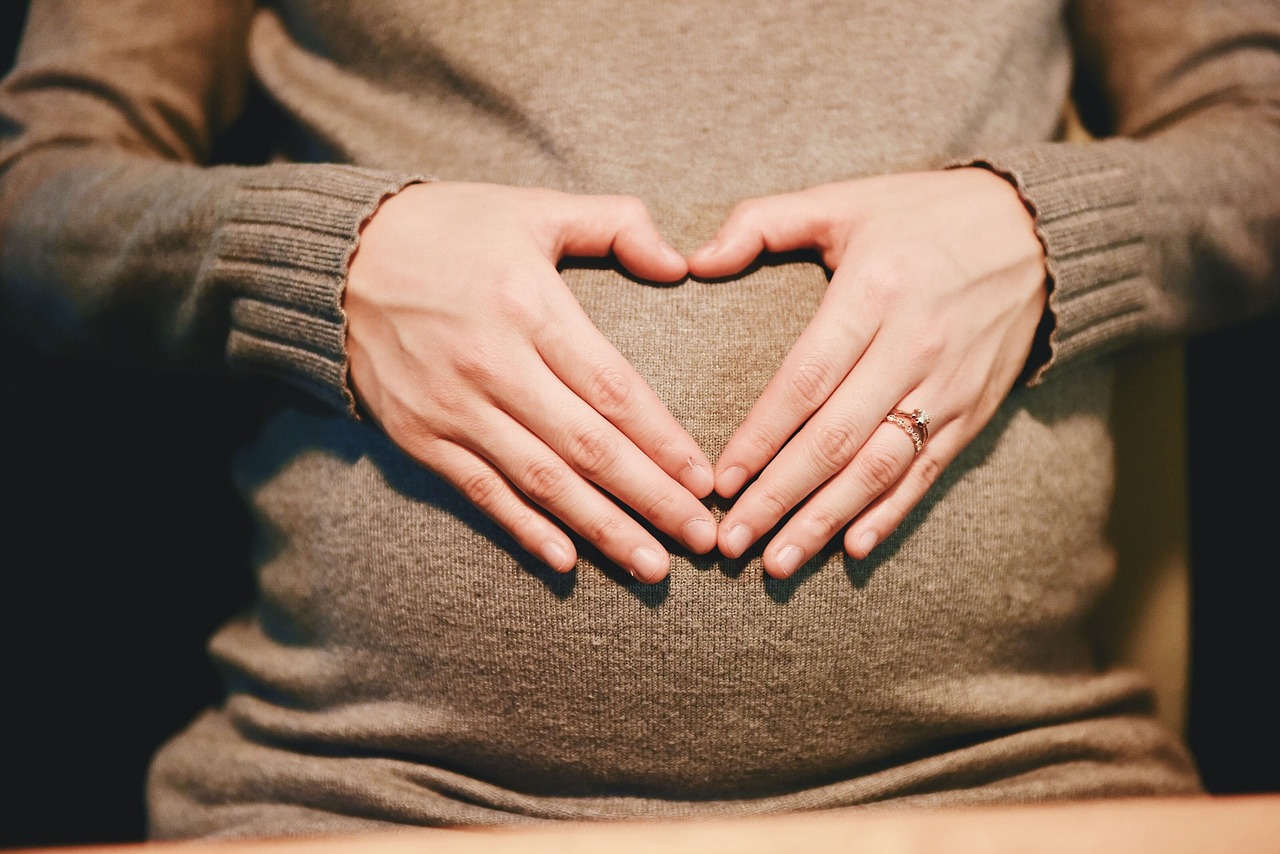 妊娠中の乾燥肌に効果的な成分は？避けるべき成分は何？